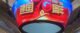 公司花20萬裝修的會議室，竟被客戶吐槽‘像網(wǎng)吧’？高級感會議室的屏幕選擇秘訣”